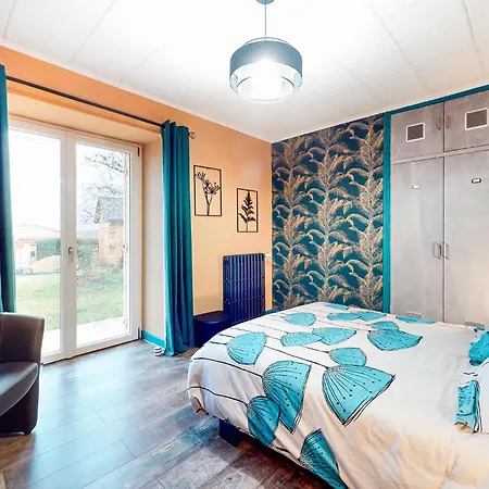 3 Bedroom Lovely In * La Douze