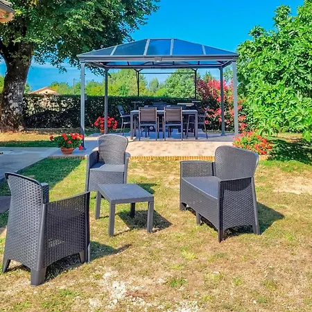 3 Bedroom Lovely In La Douze